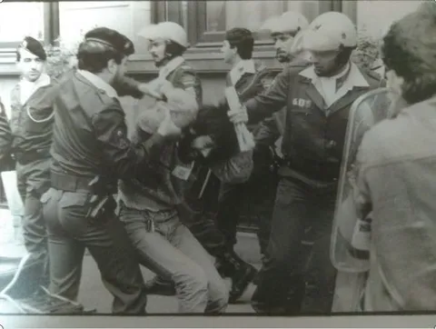 8.04-Ocupacion-Consulado-Chile-II-Jesus-Delgado-1985
