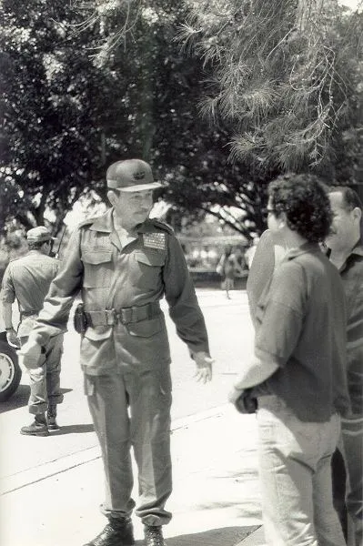 8.15-Jordi-Miralles-con-Raul-Castro