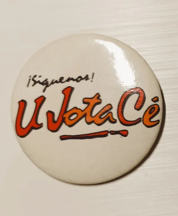 Chapa de la UJC de Cuba