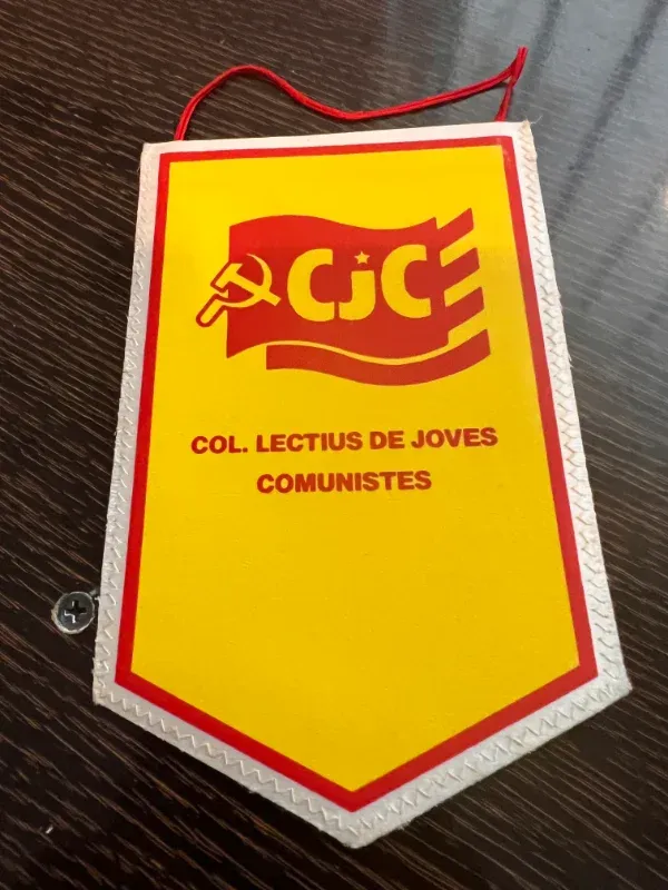 Banderín de los Col.lectius de Joves Comunistes