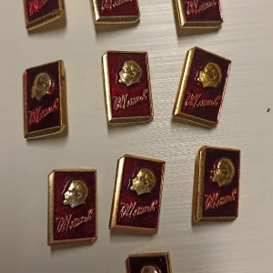 chapas con la imagen de Lenin