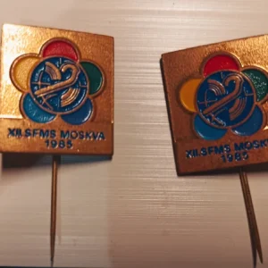 pins oficiales del XII Festival Mundial de la Juventud y los Estudiantes